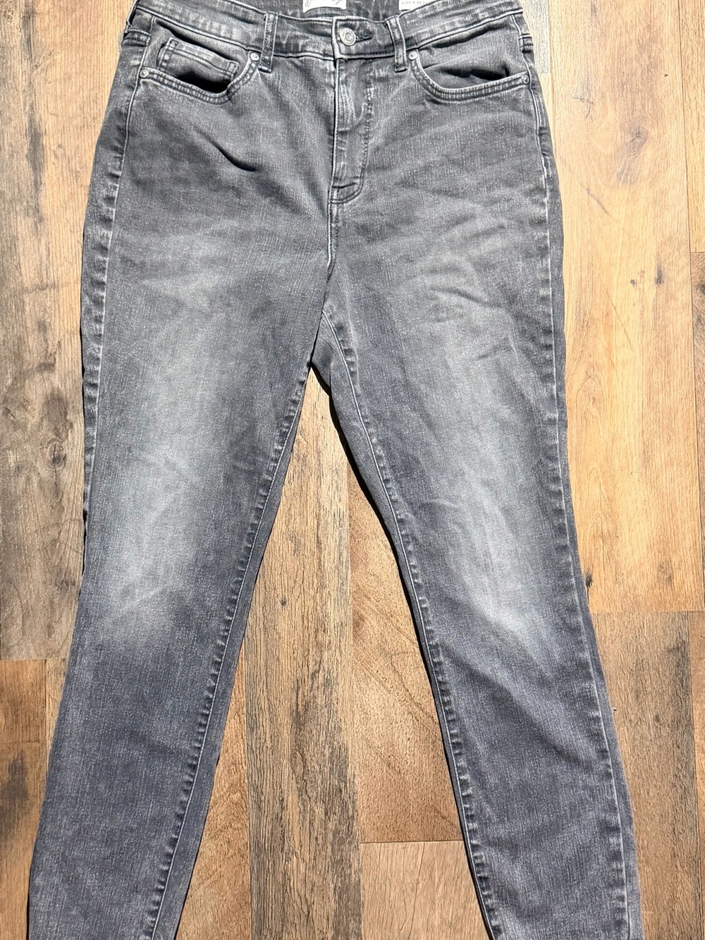 Wonderly Women’s Gray Skinny Jeans